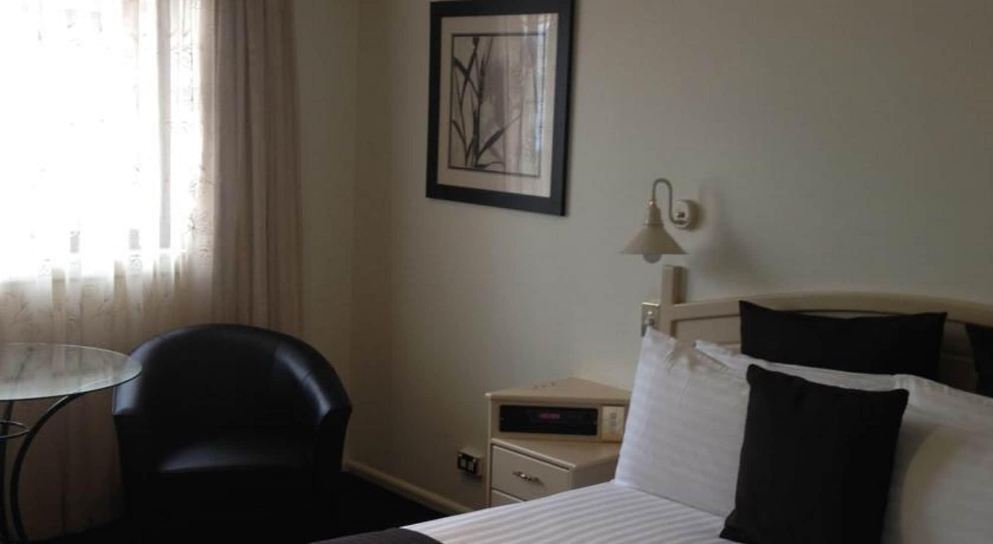 เซ็นทรัล คาเลอลา มอเตอร์ ลอดจ์ Motel ออเรนจ์ ภายนอก รูปภาพ